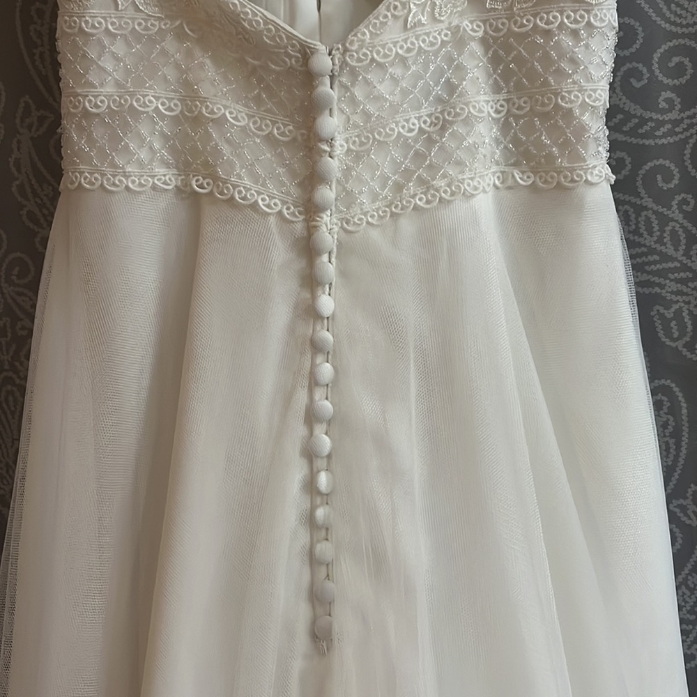 Wedding Dress - Picture 8 of 8
